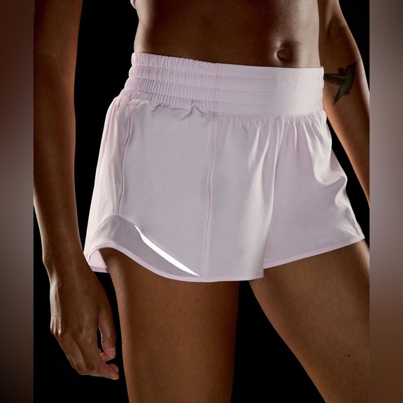 Lululemon Hotty Hot High-Rise Lined Short 2.5" Peloton, Meadowsweet Pink Size 12 - Picture 2 of 10